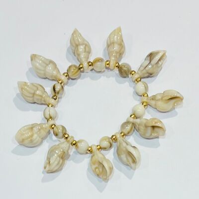 Pulsera de acero con conchas, resina y cuentas de verano.