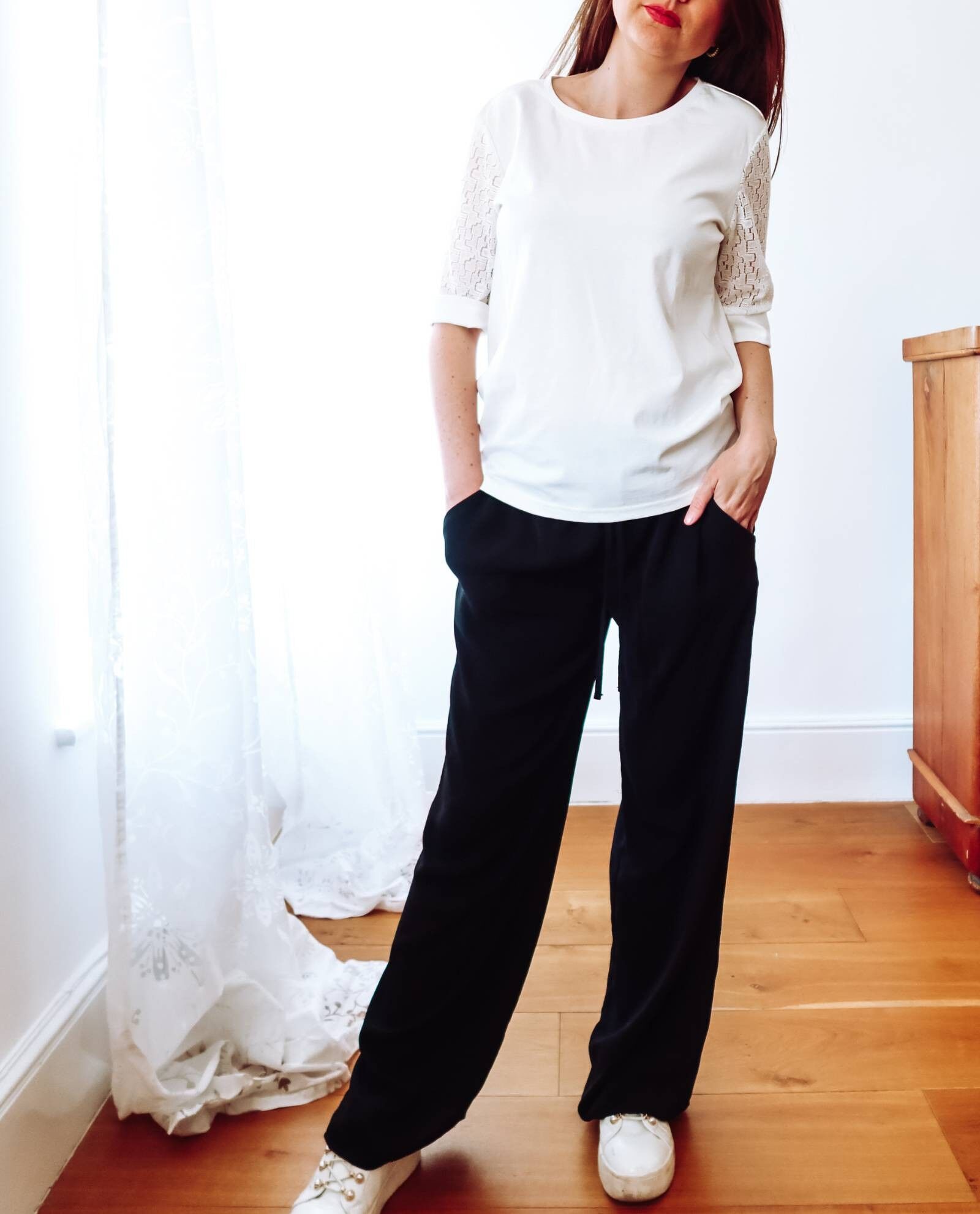 T-shirt in cotone con maniche in pizzo avorio