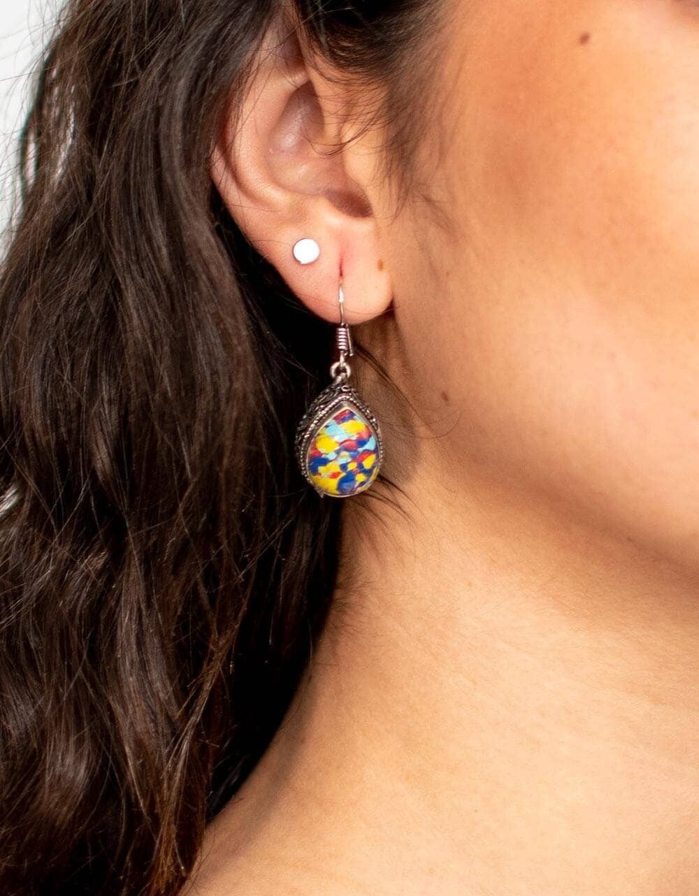 Orecchini artigianali: eleganza etnica con pietre uniche