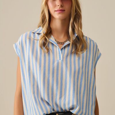 Blusa de rayas con mangas caídas en azul