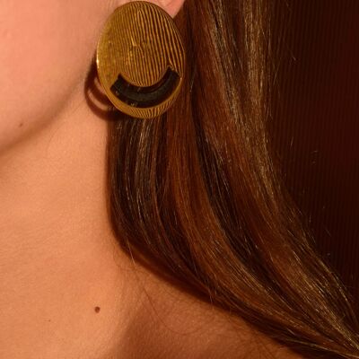HÉCATE cream clip-on earrings
