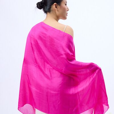 Sciarpa 100% seta di gelso – tinta a mano in rosa acceso, leggera e realizzata a mano in Vietnam