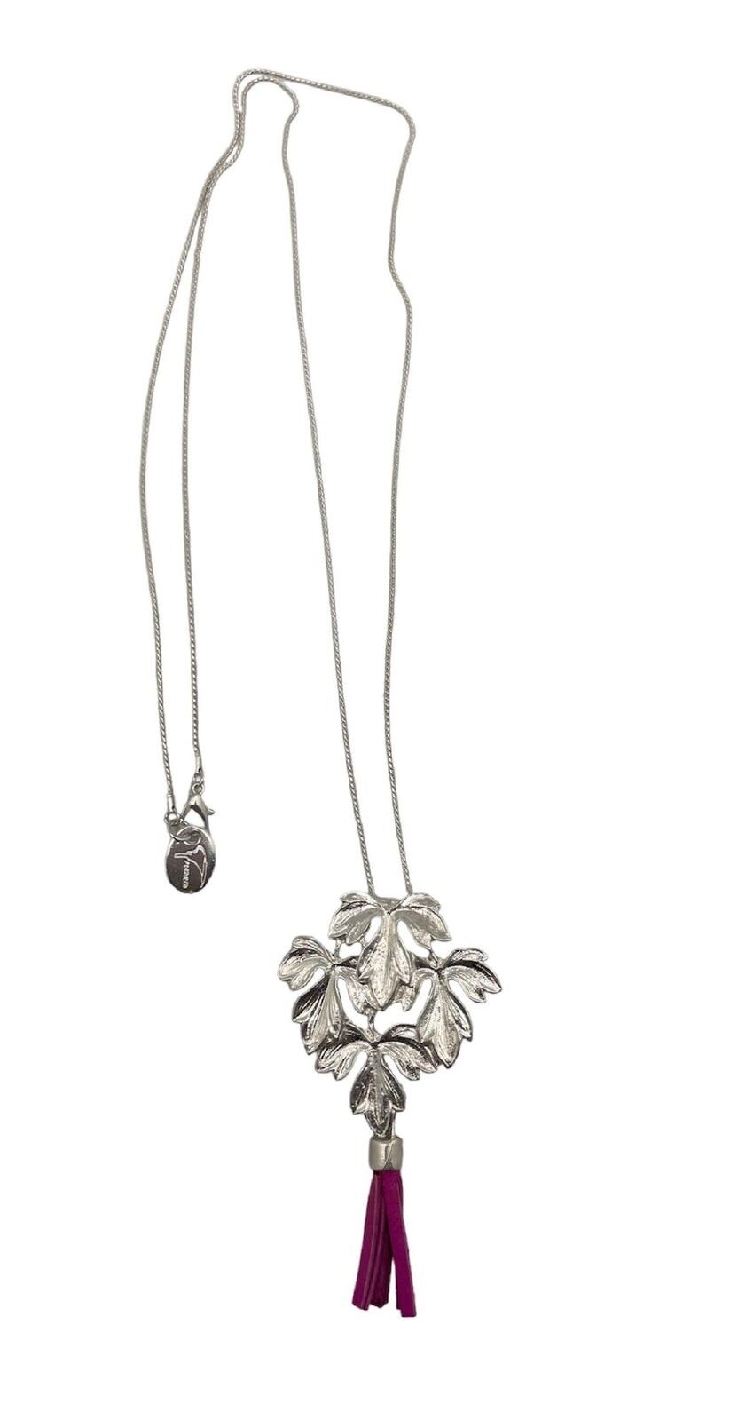 Collana lunga foglie e frecce argento-fucsia