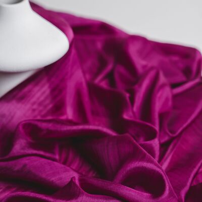 Sciarpa 100% seta di gelso – Fucsia Magenta tinta a mano, leggera e realizzata a mano in Vietnam