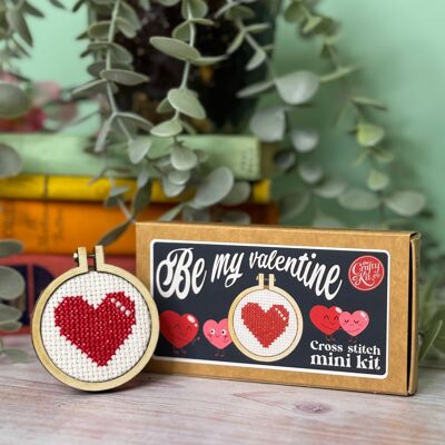 Kit de punto de cruz mini Matchbox 'Sé mi Valentín'