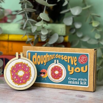 Kit de punto de cruz Mini Matchbox 'No te merezco'