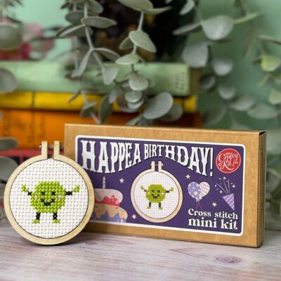 ´¡Feliz cumpleaños!' Kit de punto de cruz Mini Matchbox