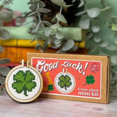 ´¡Buena suerte!' Kit de punto de cruz Mini Matchbox