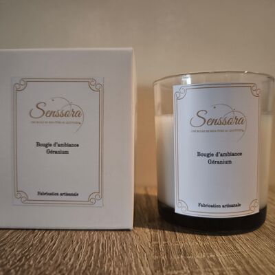 🌿 Candela fatta a mano al geranio – Freschezza floreale e note aromatiche