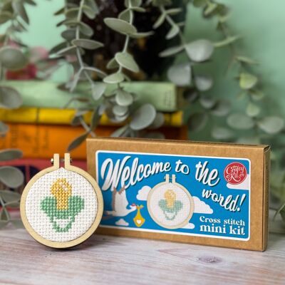 ´¡Bienvenido al mundo!' (azul) Kit de punto de cruz Mini Matchbox