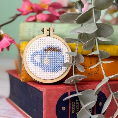 ´¡Toma una taza de positividad!' Kit de punto de cruz Mini Matchbox
