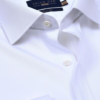 Chemise blanche texturée à pois, coupe ajustée