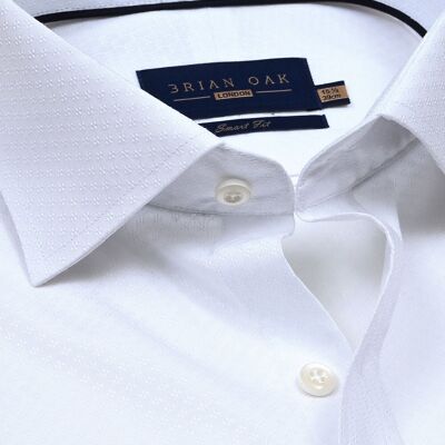 Chemise habillée blanche auto-texturée à coupe élégante