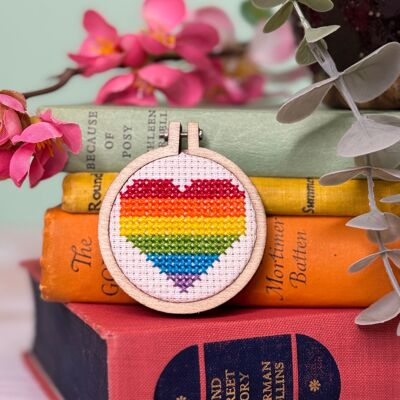 ´¡Sin etiquetas, solo amor!' Kit de punto de cruz Mini Matchbox