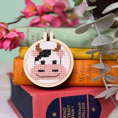 ´¡Vaca malhumorada!' Kit de punto de cruz Mini Matchbox