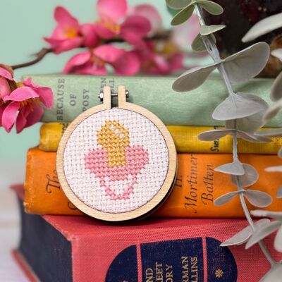 ‘Benvenuti al mondo!Kit punto croce Mini Matchbox (rosa)