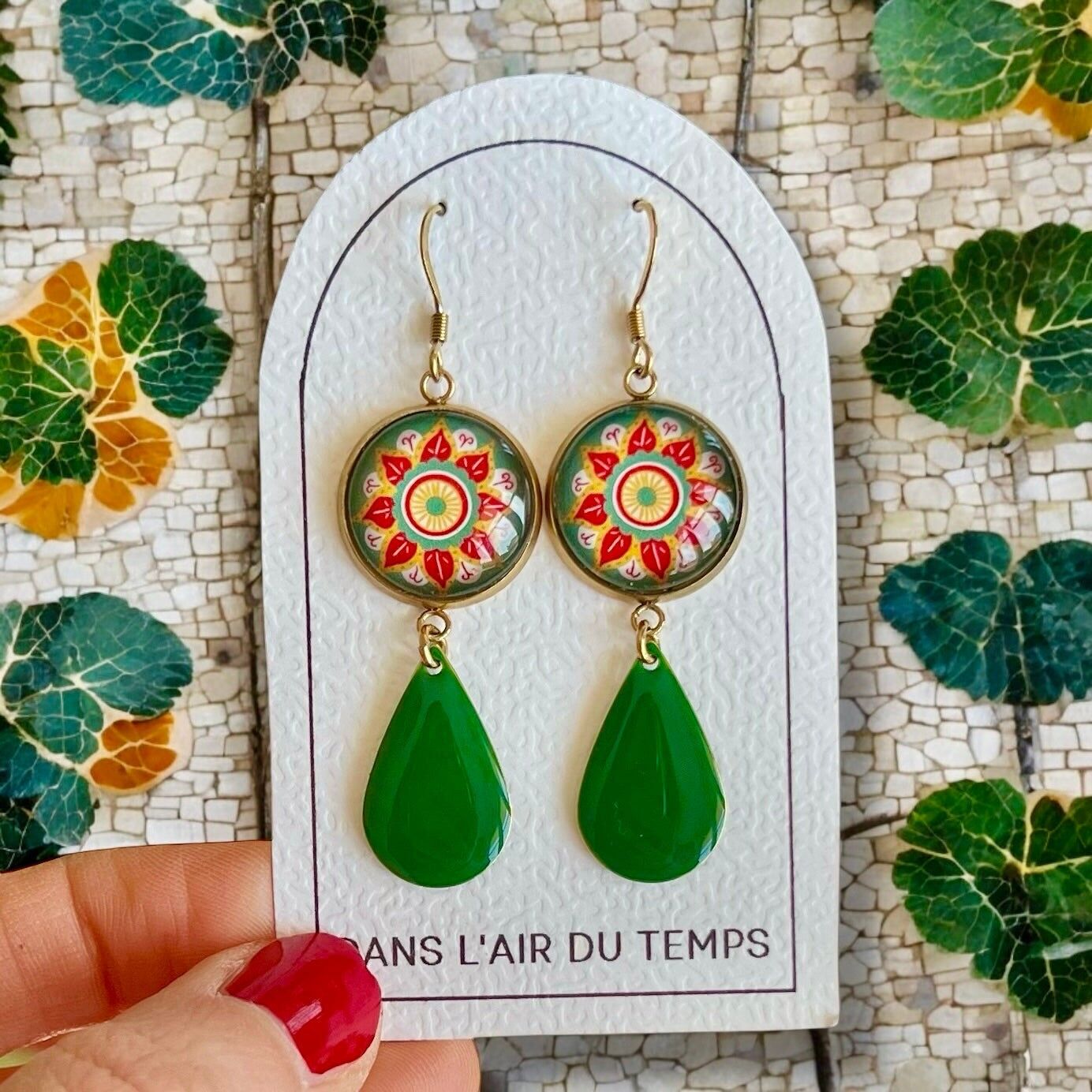BOUCLES D'OREILLES pendantes mandala verte, jaune et rouge, finition dorée ou argentée