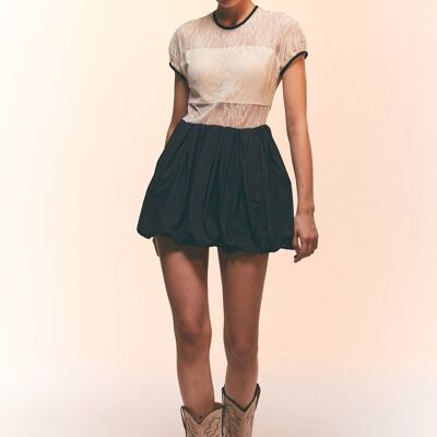 Vestido corto Simone: encaje nude y falda de bola con pantalones cortos incorporados
