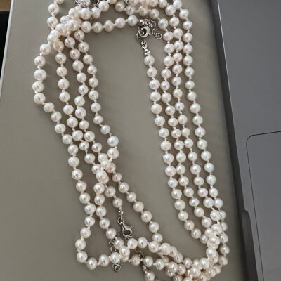 Piccola collana con filo di perle vere d'acqua dolce naturali