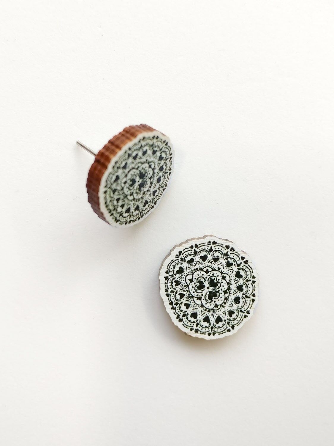 Sydänkäpy Mini Earrings Black and White