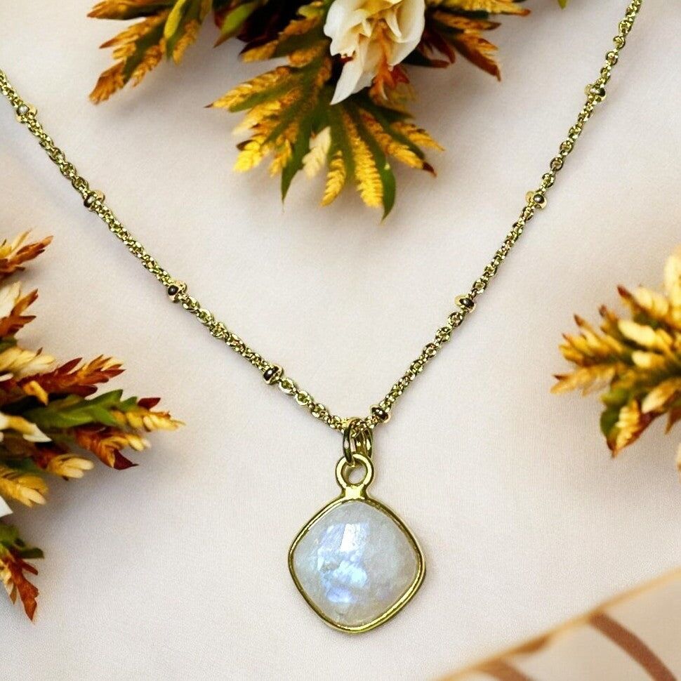 Ciondolo "WILLOW" dorato fino in pietra di luna