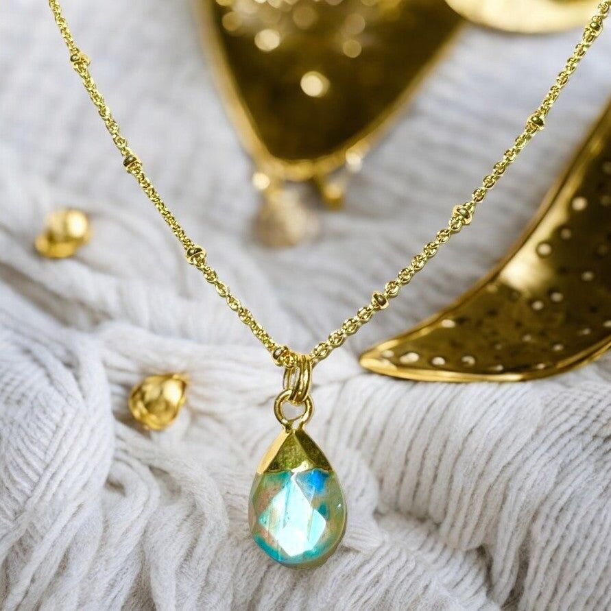 Ciondolo "HÉLÈNE" placcato oro pregiato in pietra Labradorite