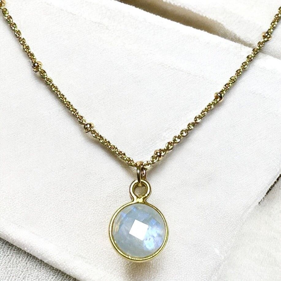 Ciondolo "CATERINA" placcato oro pregiato in pietra di luna