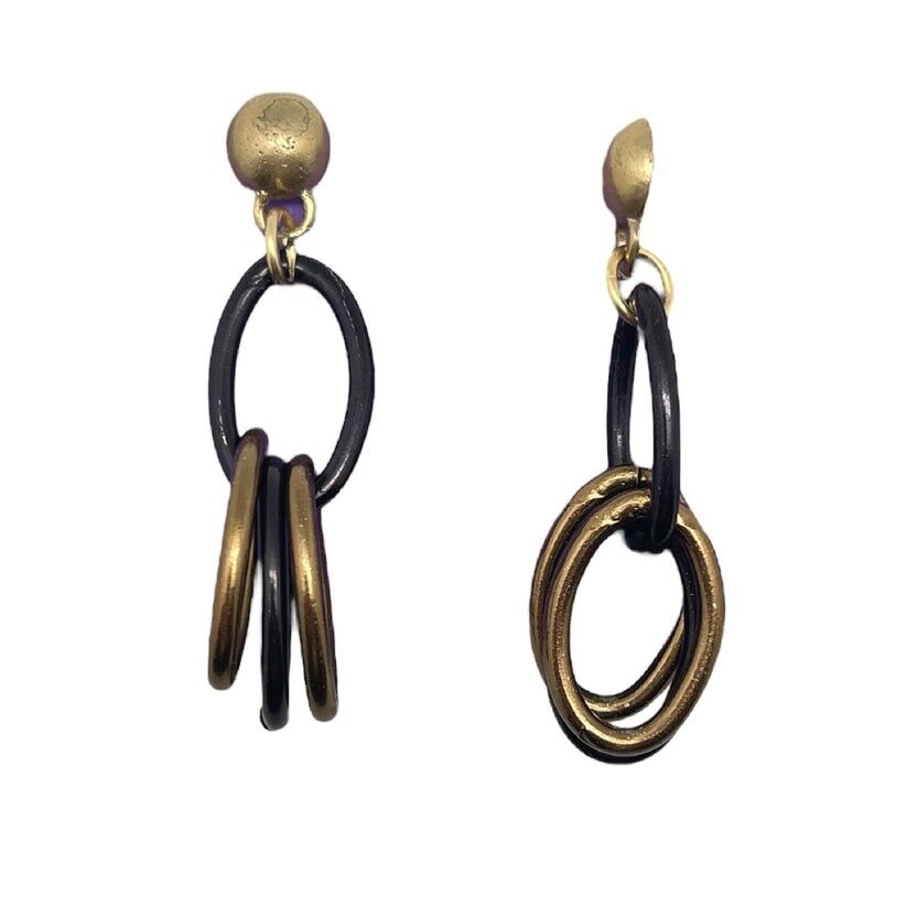 orecchino con maglie in oro nero