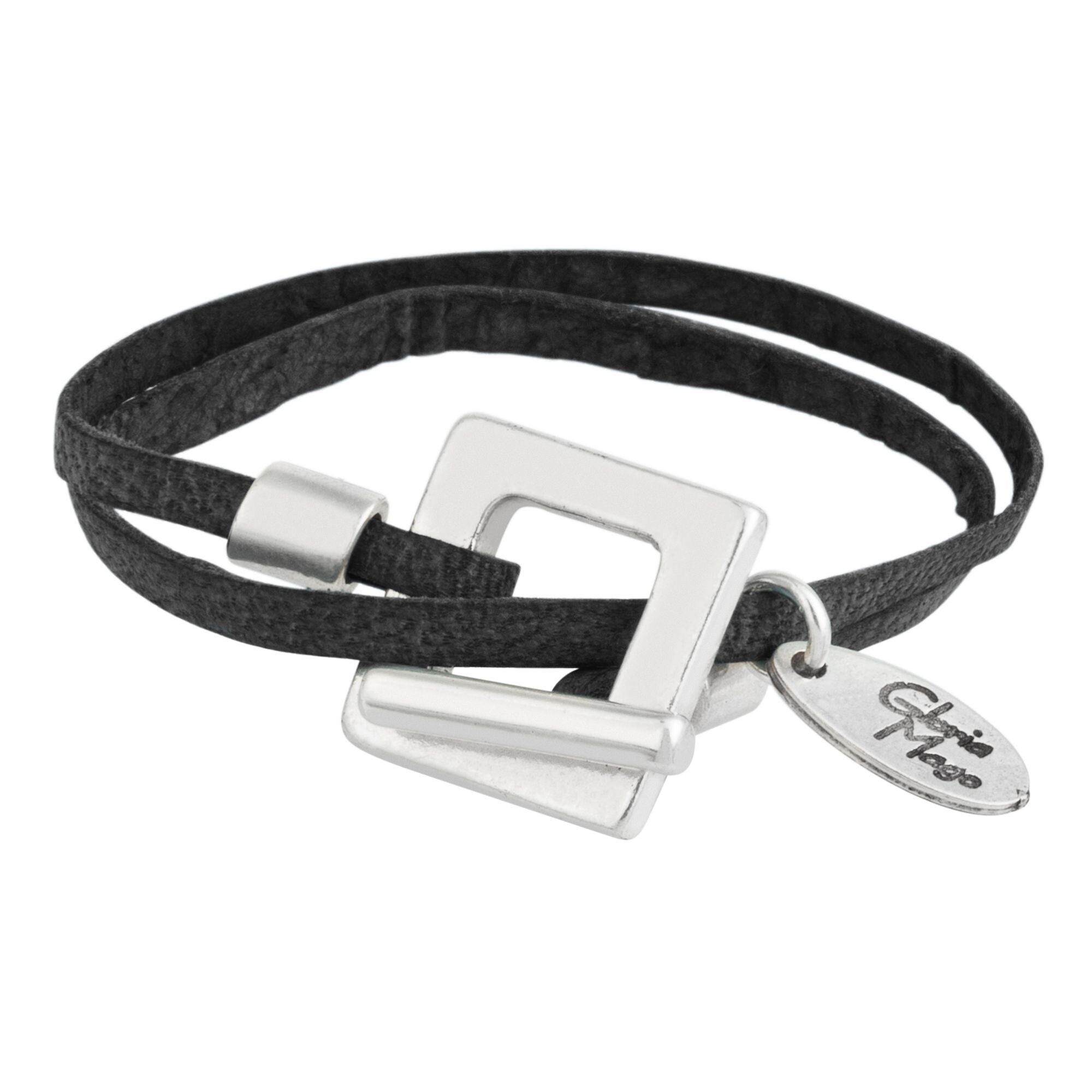 Schwarzes Lederarmband und versilberter quadratischer Verschluss