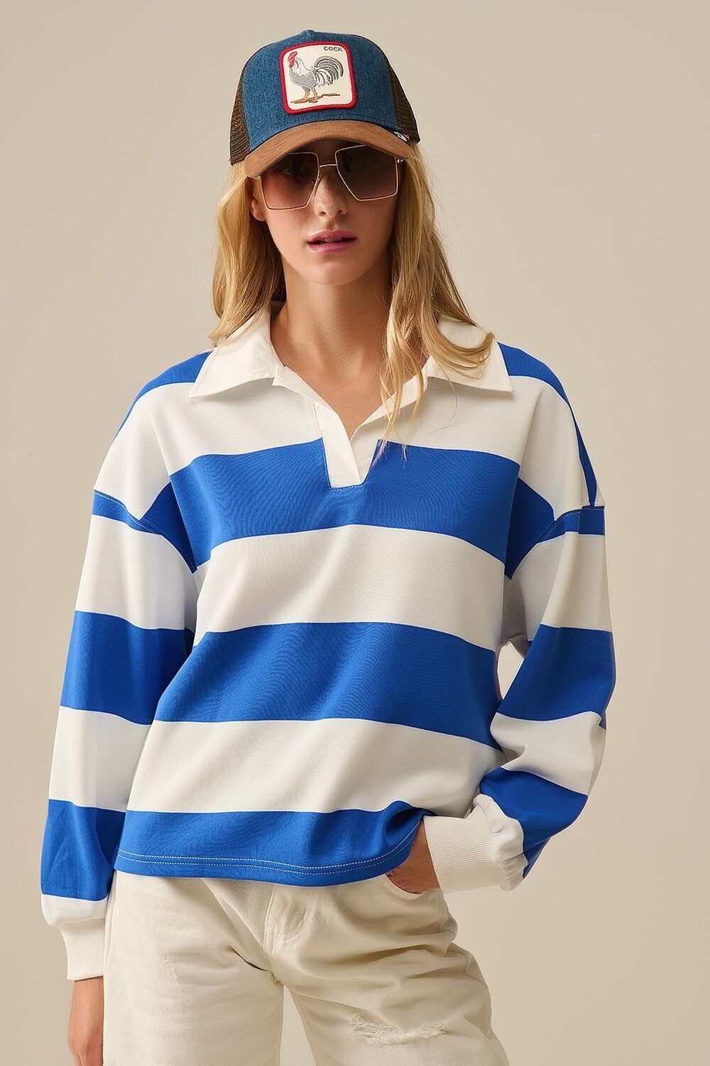 Blusa polo a righe bianche rilassate con strisce blu