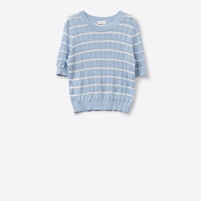 Top de punto calado azul bebé con mangas cortas y rayas blancas