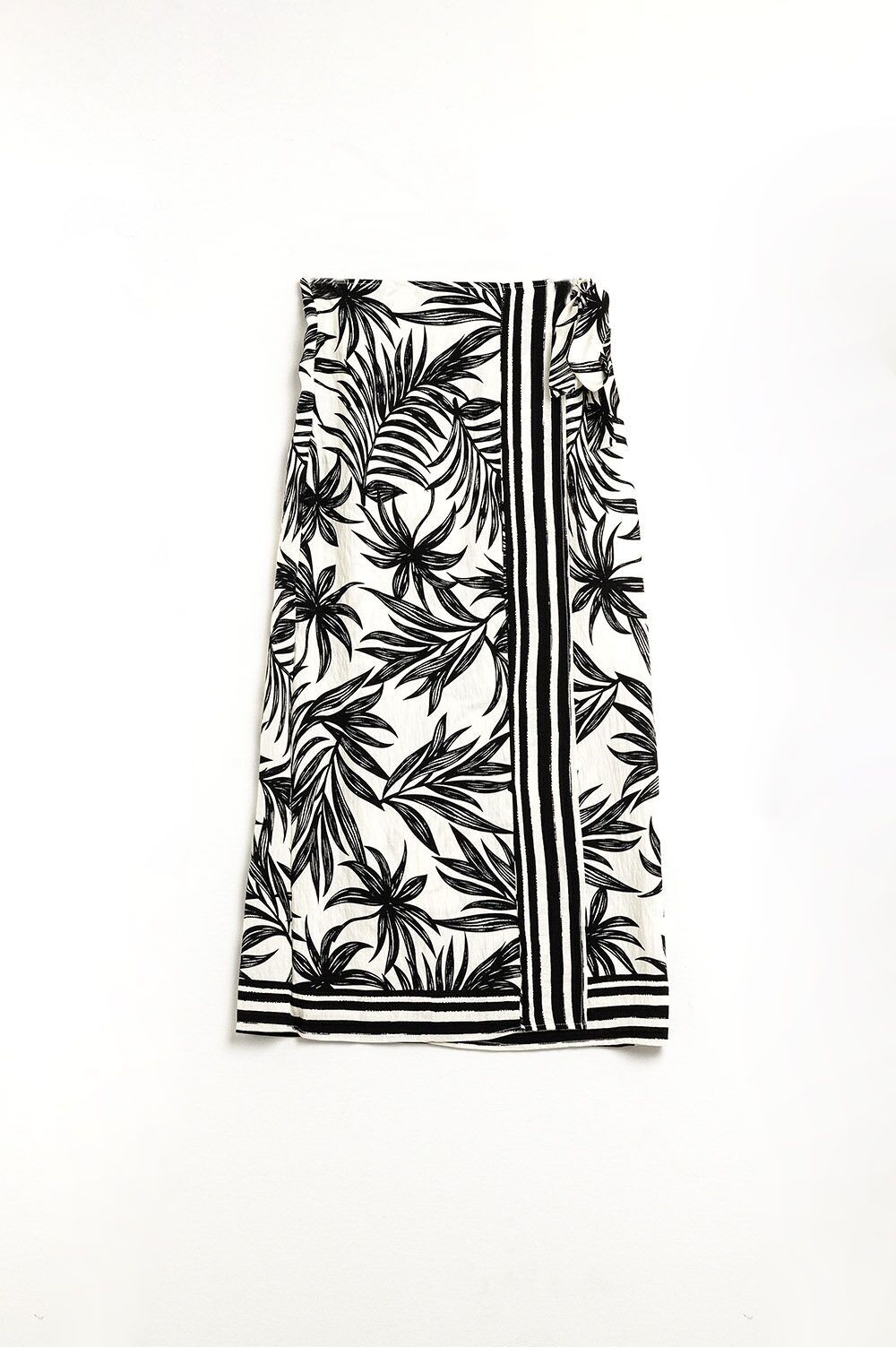 Midi skirt in light fabric with tropical motifs in Black and white