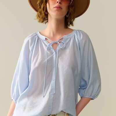 Top in chiffon azzurro con maniche a sbuffo
