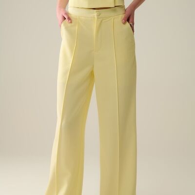 Pantaloni sartoriali a gamba larga in giallo