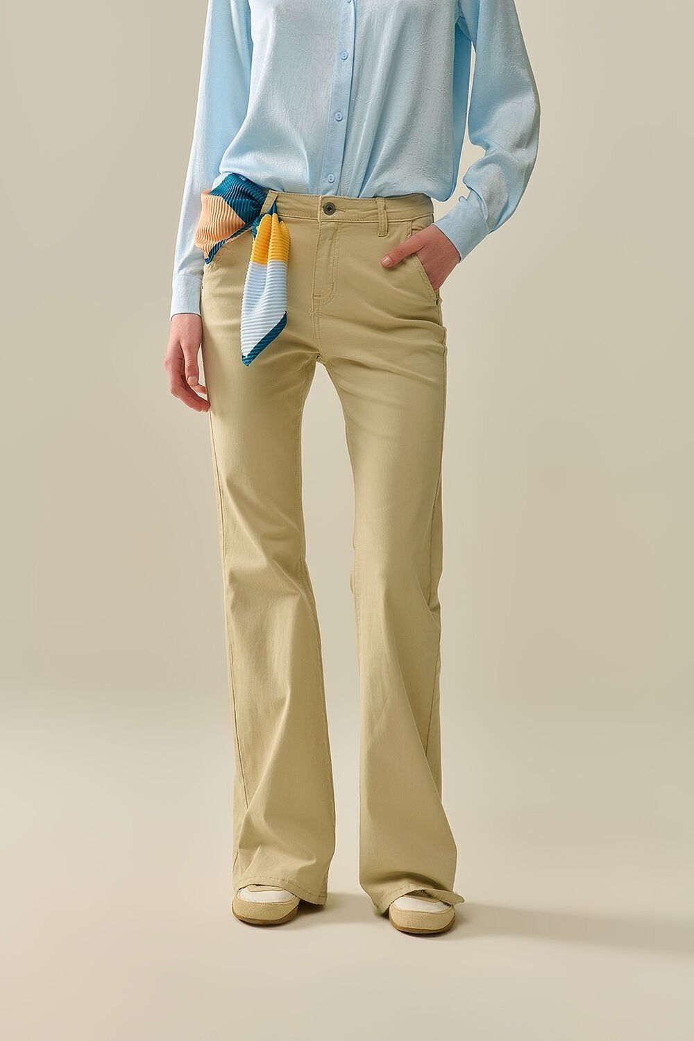 Pantaloni svasati beige elasticizzati e comodi