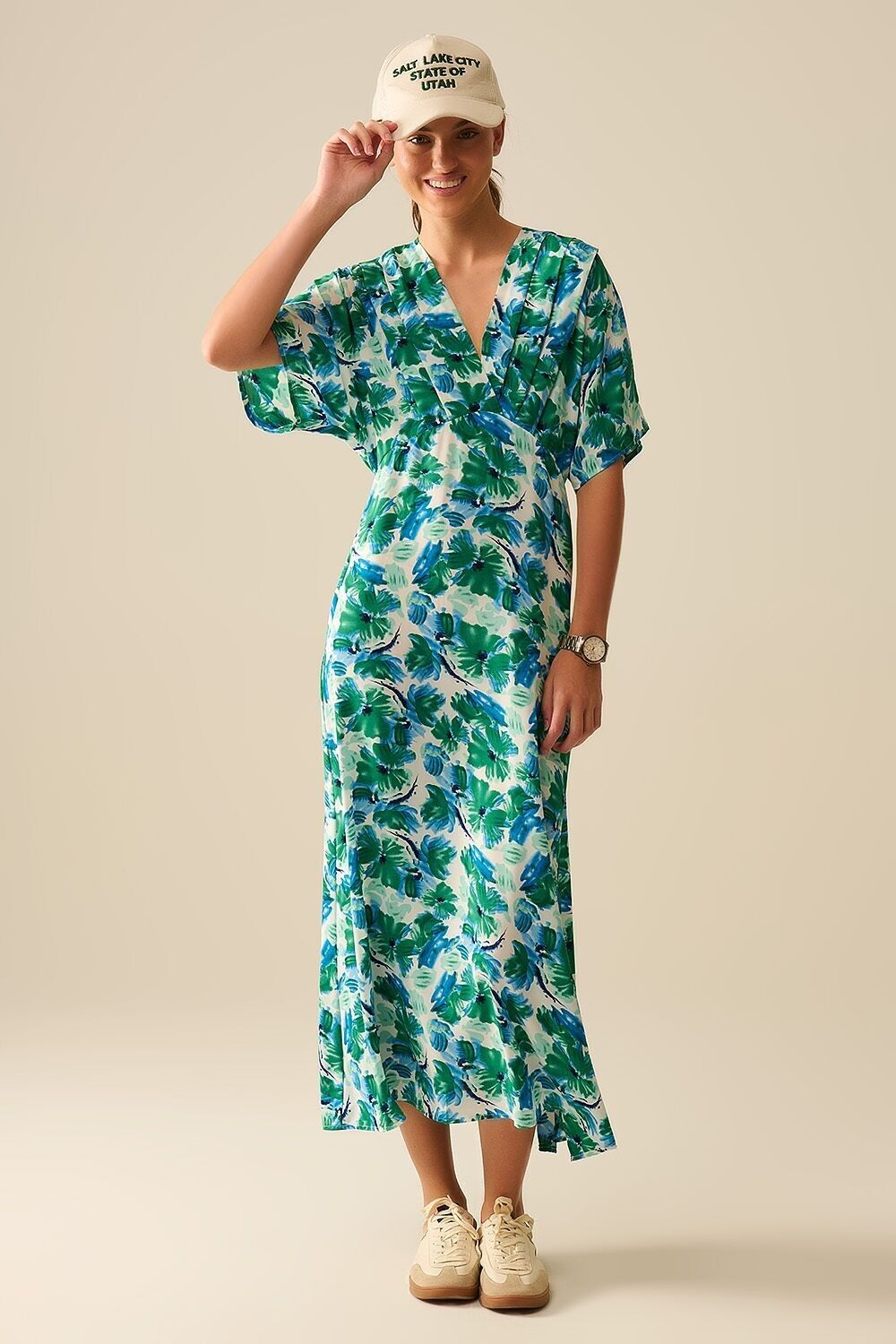 Maxi floral print dress in satin fabric with dropped sleeves
