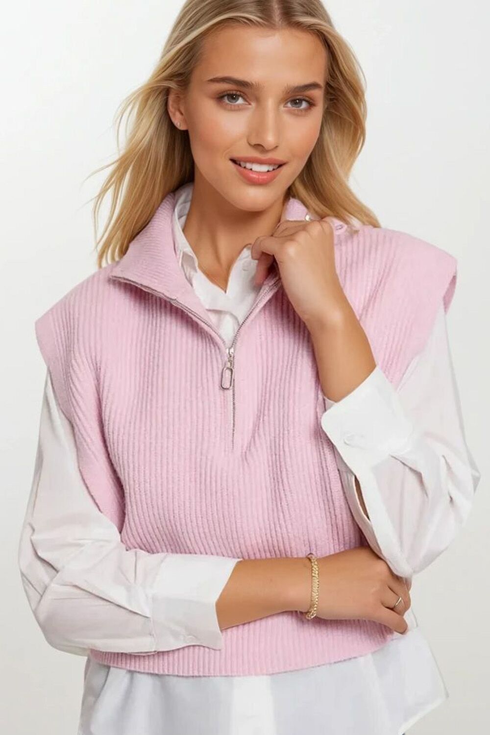 Gilet in maglia con collo alto a mezza zip e ampi giromanica in rosa