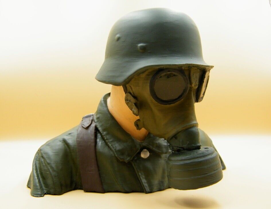 German soldier plastic bust from the 2nd World War II with Gas Mask - Plastic Reproduction