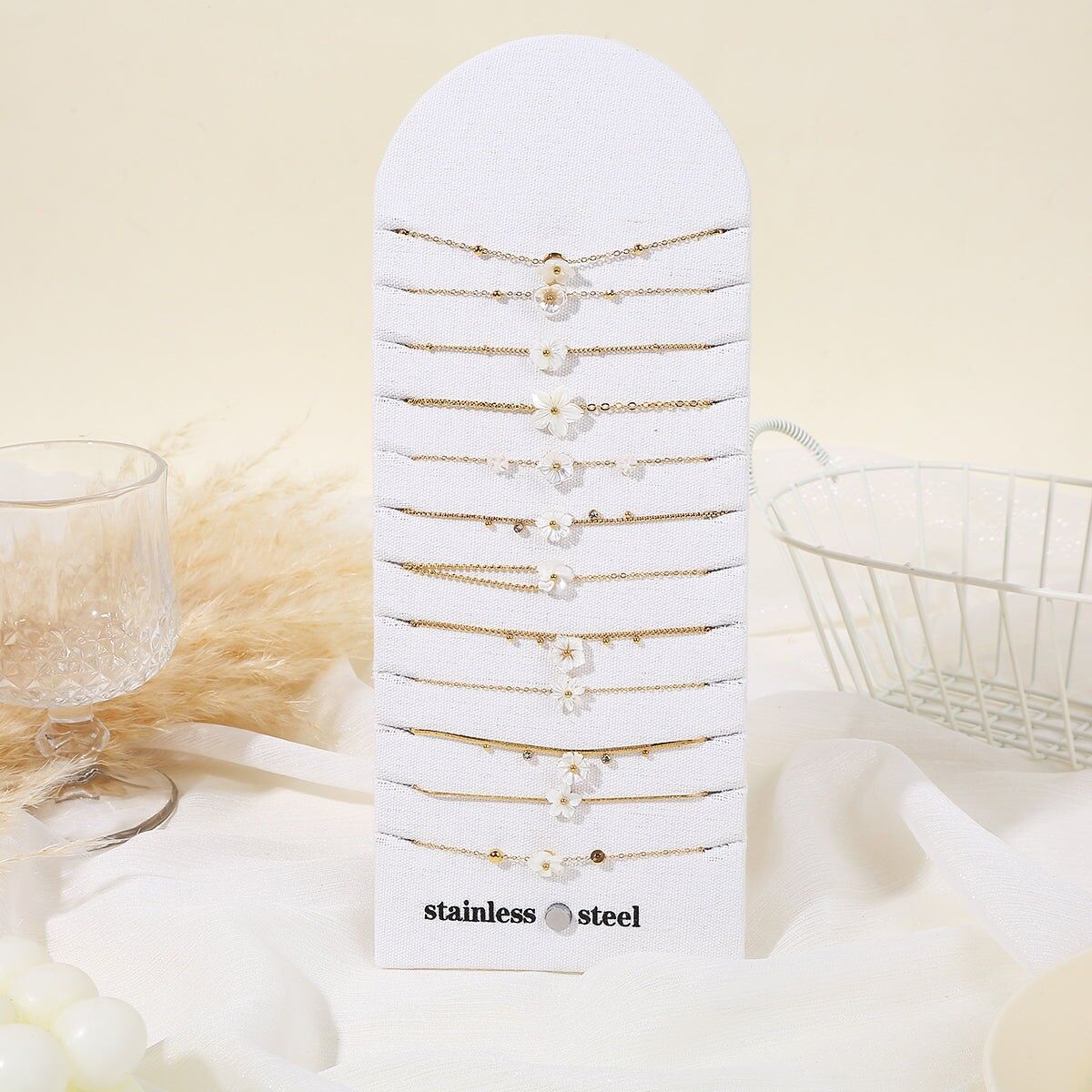 Set di 12 bracciali a catena in oro con fiori in madreperla