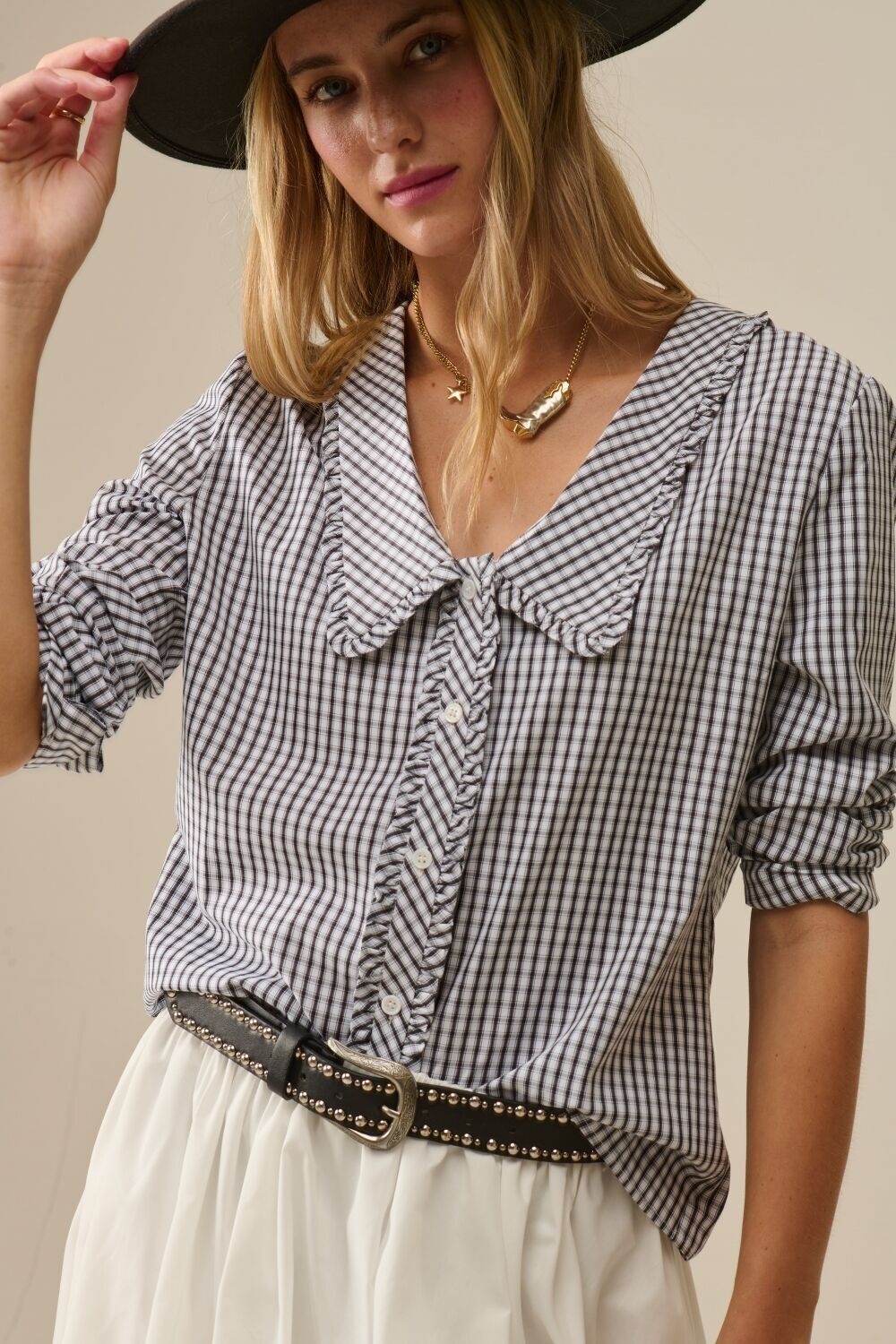 Camicetta con colletto alla Peter Pan a quadretti in bianco e nero