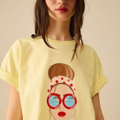 Yellow T-shirt made in Italy with a vintage girl graphic