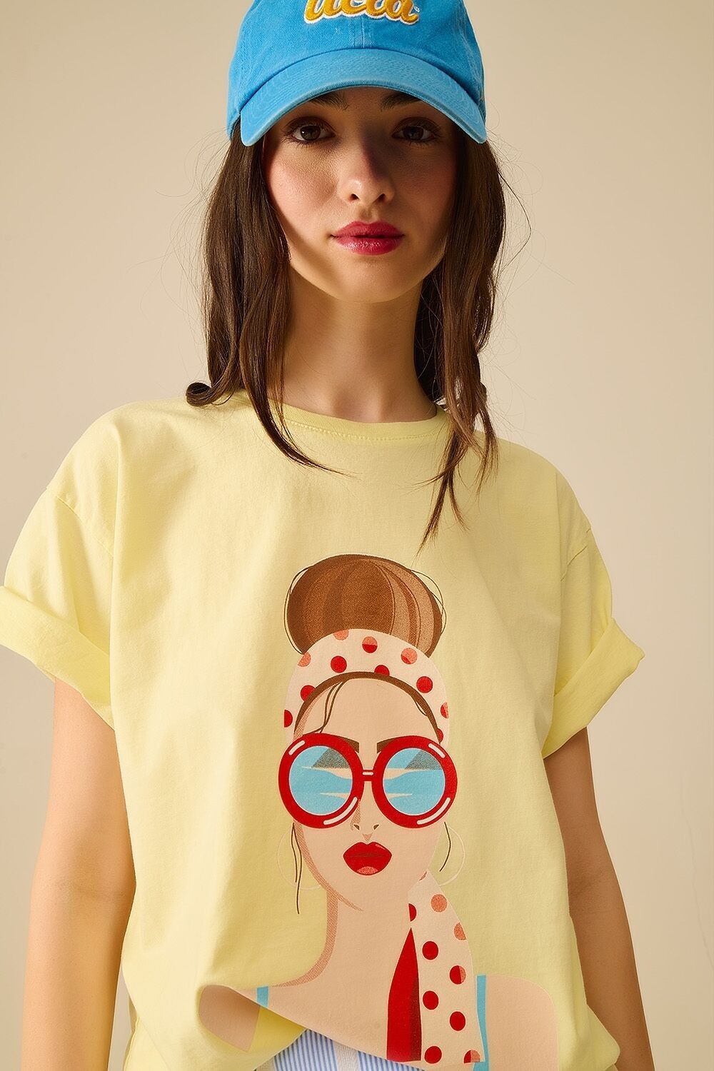 Yellow T-shirt made in Italy with a vintage girl graphic