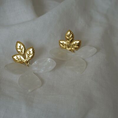 Isis Gold and Pearly Leaf Earrings