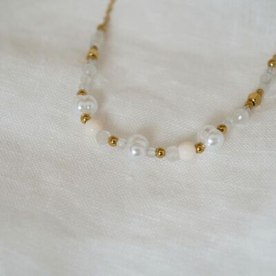 Collar de malla fina Nahia con cuentas doradas, perladas y rosa nude