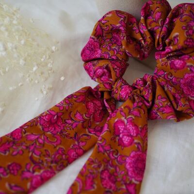 Scrunchie con nastro di dalia rosa e ocra