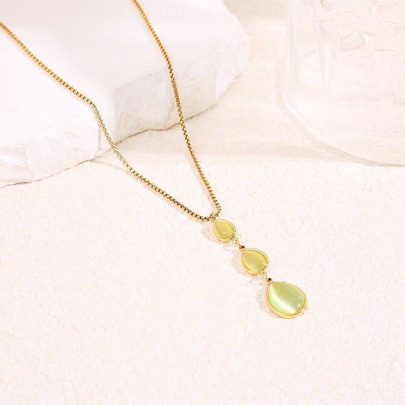 Collana a catena a Y in oro con pietre verdi occhio di gatto