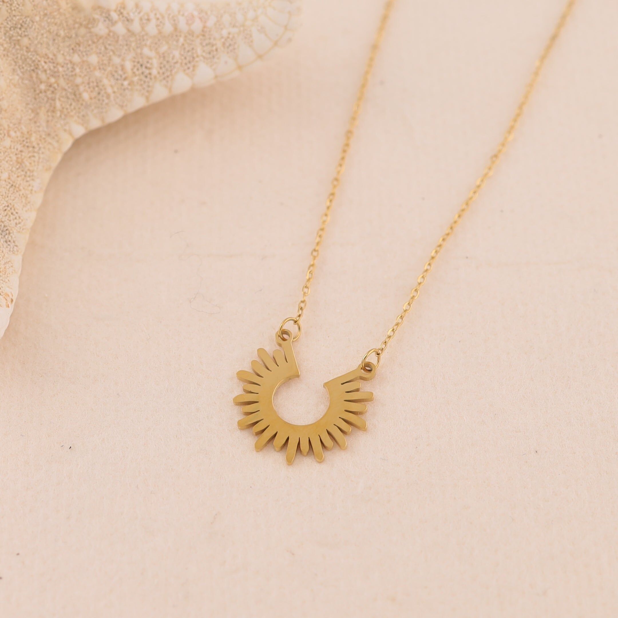 Collana con catena in oro fino e mezzo sole