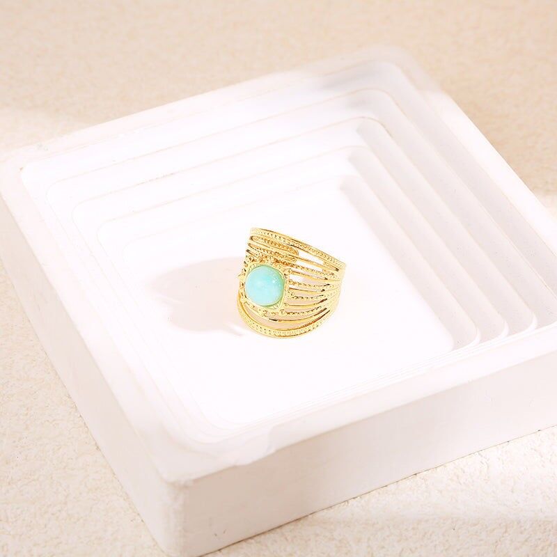 Anello multifilo in oro con pietra blu rotonda