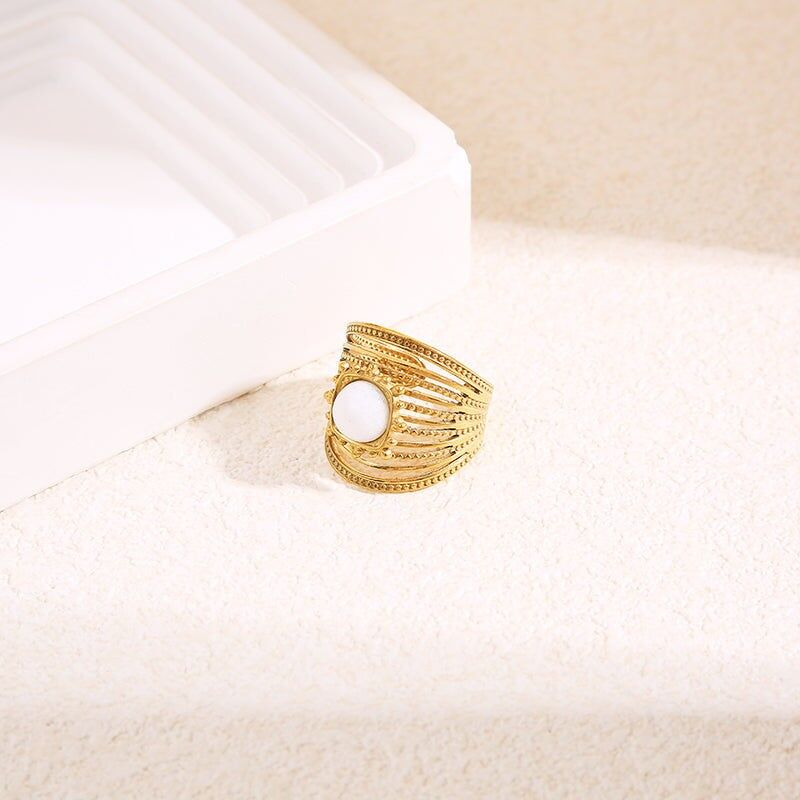 Anello multifilo in oro con pietra bianca rotonda