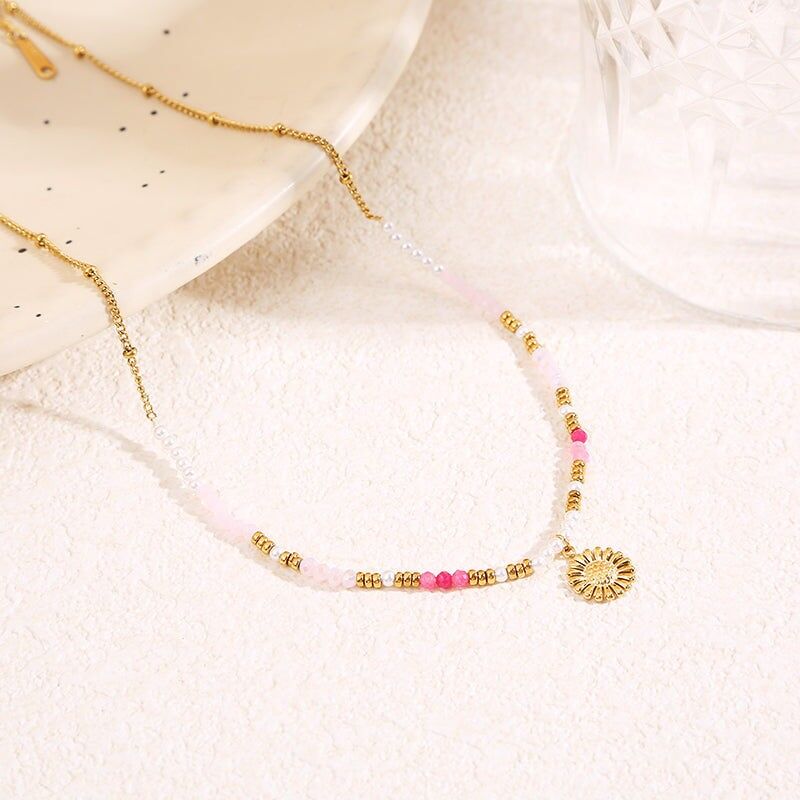 Collana in oro con cristalli rosa e ciondolo a forma di margherita